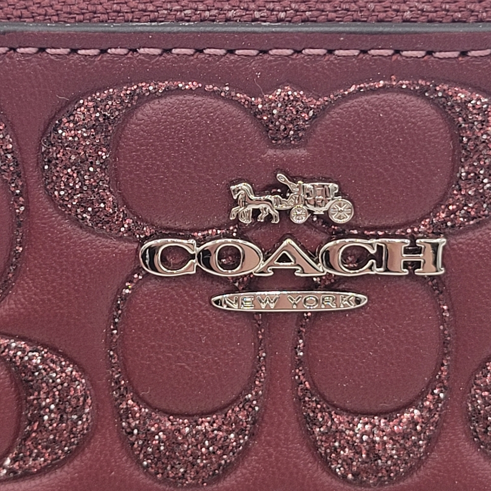 💥NWT💥 Coach Glitter Leather Wristlet, Wine - Picture 7 of 9